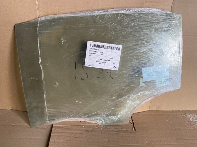GS4403D305 XYG Стекло двери задней левой