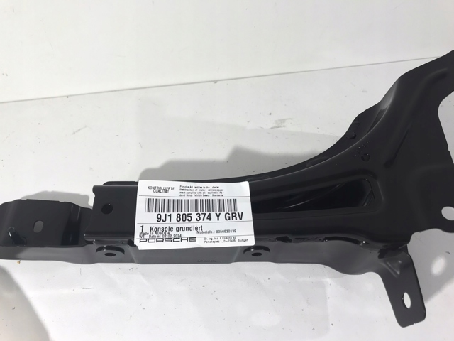 Кронштейн крепления крыла переднего правого передний 9J1805374YGRV Porsche