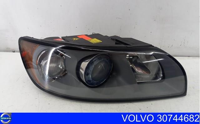 31335240 Volvo Фара передняя правая