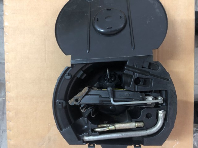 Купить 6Q0012115E VAG Ящик инструментальный