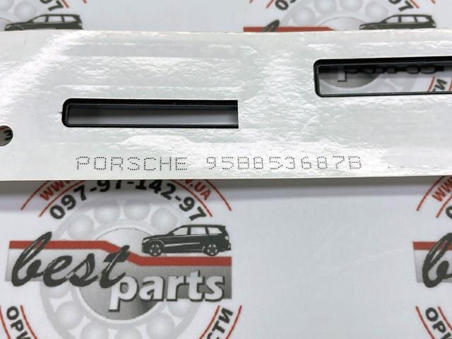 Купить 95B853687B Porsche Эмблема крышки багажника