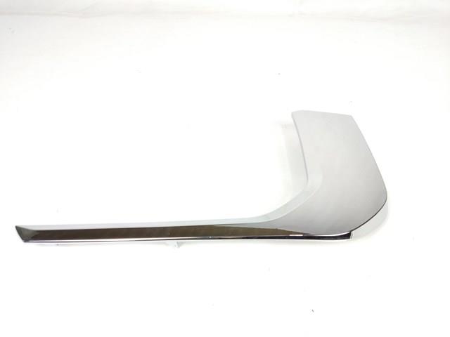 Moldura direita do pára-choque dianteiro 6407A368 Mitsubishi