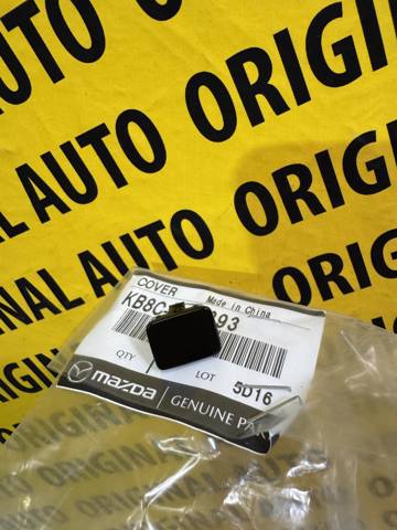 KB8C64393 Mazda Заглушка передней консоли боковая