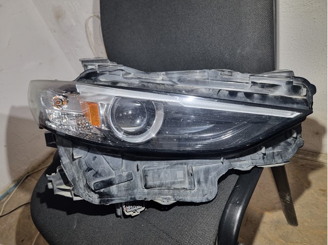 BCJH51030K Mazda Фара передняя правая