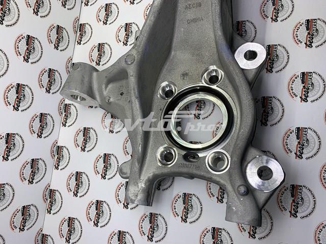 31476878 Volvo Цапфа - поворотный кулак передний, левый