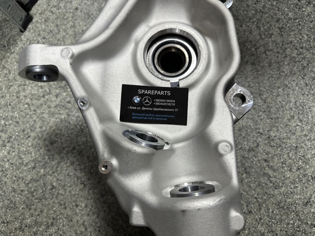 Цапфа передняя правая LR146346 Land Rover