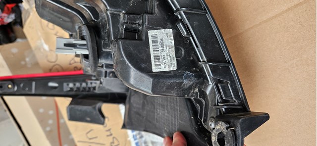 Фонарь задний левый 32228212 Volvo