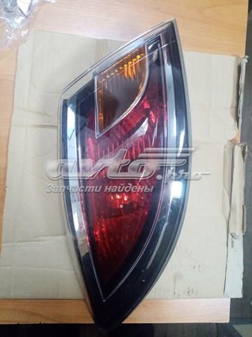 Фонарь задний правый внешний GDK151150B Mazda