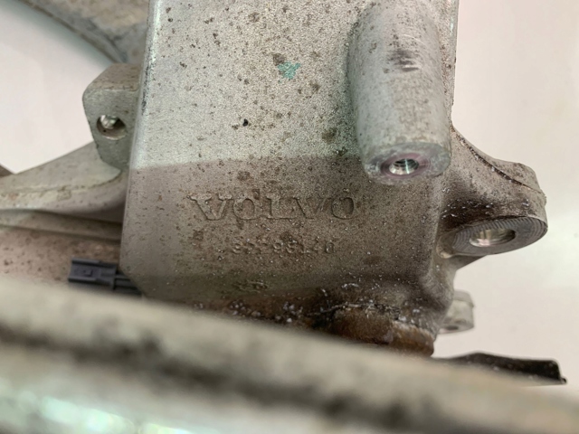32298140 Volvo Цапфа - поворотный кулак передний, правый