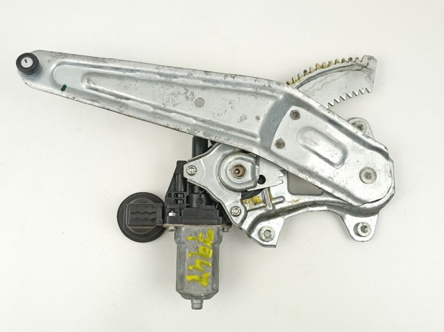 Мотор стеклоподъемника двери передней правой 85710B2040 Daihatsu