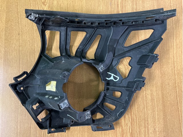 51117302508 BMW Кронштейн крепления противотуманной фары, правой