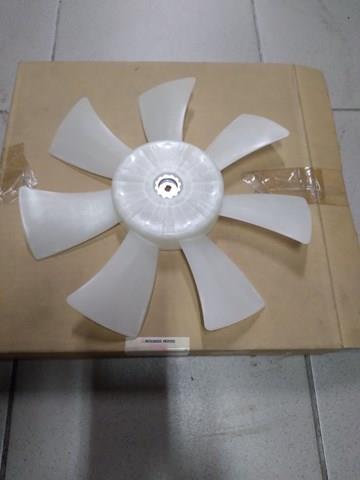 Вентилятор (крыльчатка) радиатора охлаждения правый на Mitsubishi Grandis NAW