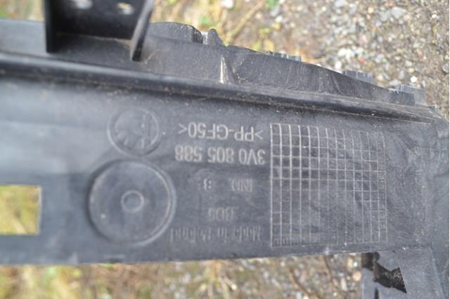 Рамка радиатора 3V0805588 VAG