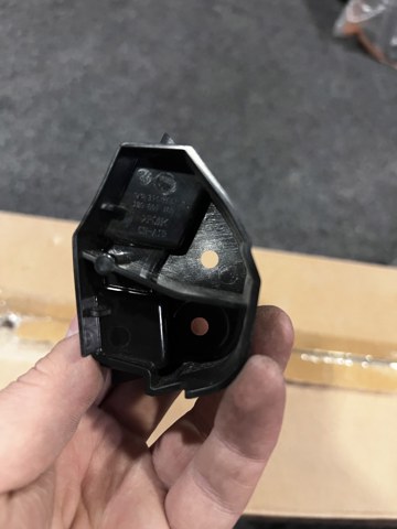 Купить 12G807183A VAG Направляющая переднего бампера левая