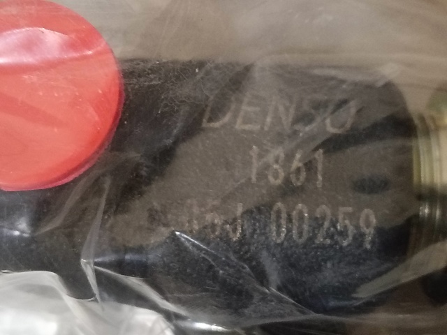 238100W011 Toyota Распределитель топлива (рампа)