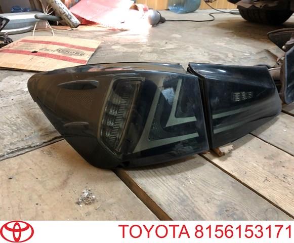 Фонарь задний левый внешний 8156153171 Toyota