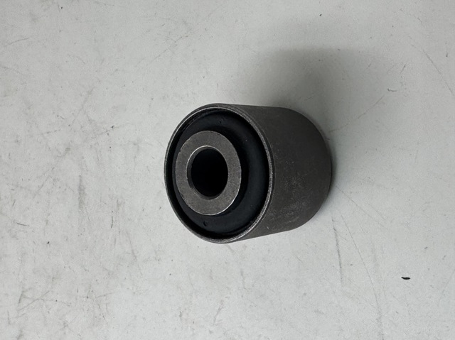 Сайлентблок амортизатора переднего Q-fix Q0050134