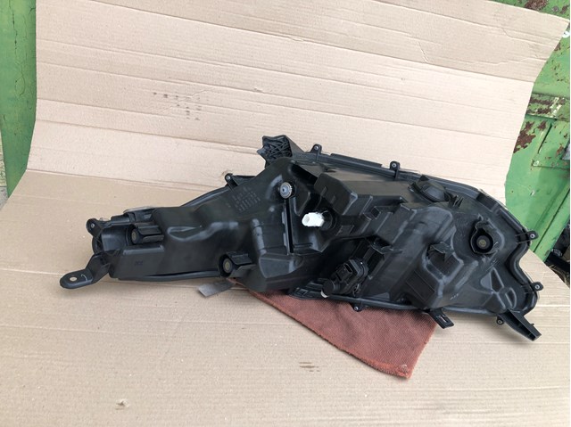 Правая фара 81105K0080 Toyota