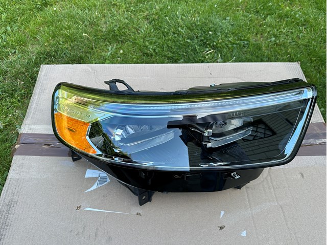 Правая фара MB5Z13008AV Ford
