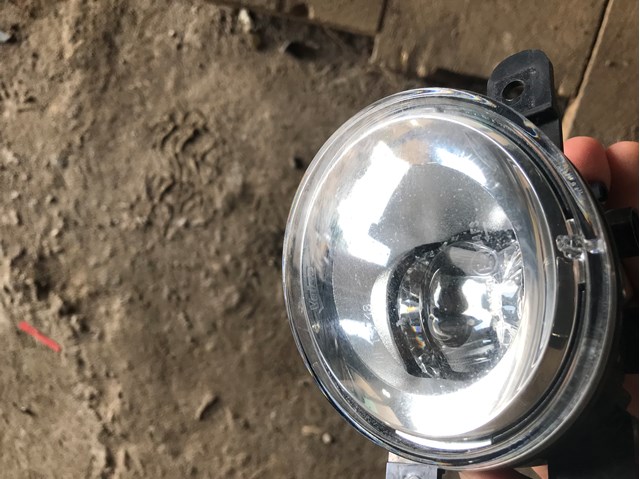 261508990C Nissan/Infiniti Противотуманка правая