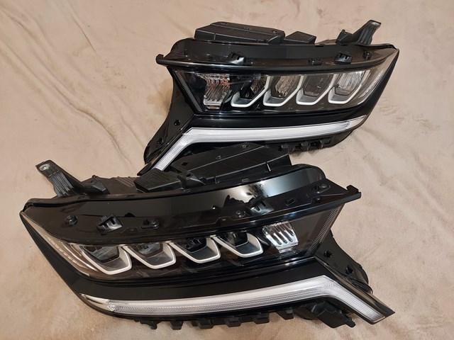 Правая блок фара Hyundai/Kia 92102R5020 цена, от 696.81 USD