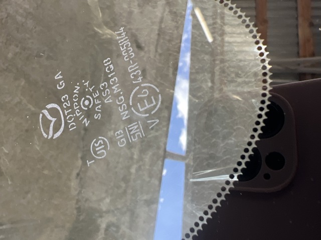 Купить KB7W63950A9D Mazda Стекло кузова (багажного отсека) левое