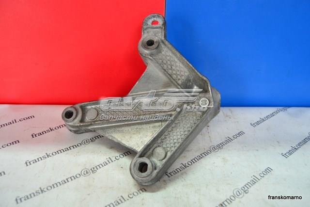 Крепление подушки коробки передач Nissan/Infiniti 8200043084