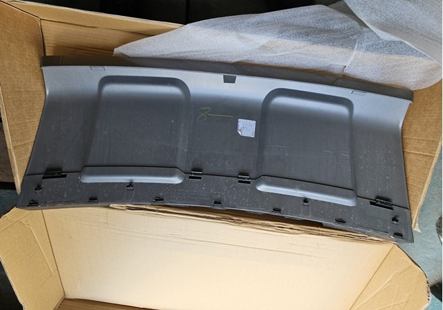 Купить LR045040 Land Rover Заглушка буксировочного крюка