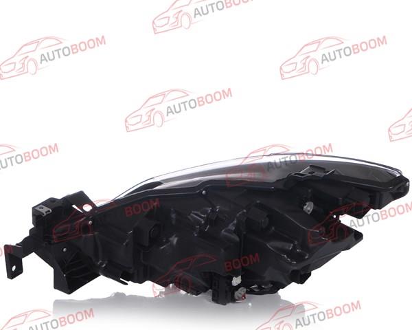 Фара правая Mazda GJS151031D