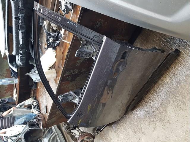 Compre Porta dianteira esquerda Toyota Rav4 