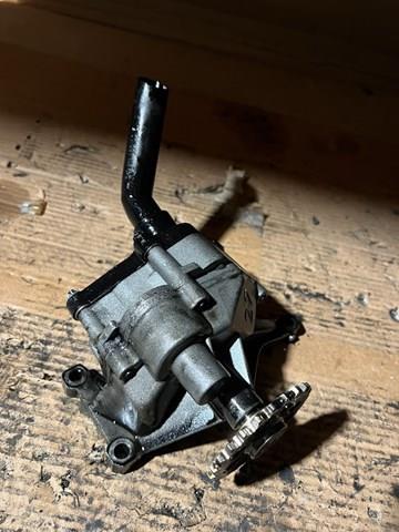 Помпа масляная Mercedes 6061810901 цена, от 22.57 USD