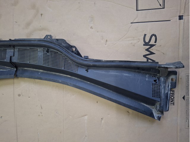 KR9P507R0A Mazda Решетка дворников, правая