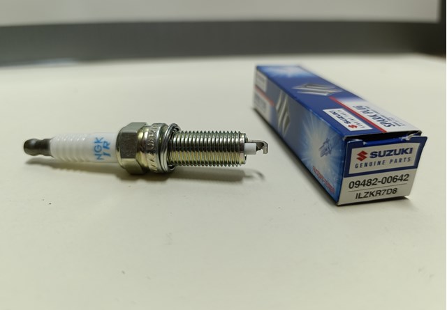 Свечи зажигания 0948200642000 Suzuki