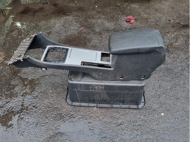 Купить 561863241C82V VAG Центральная консоль торпеды