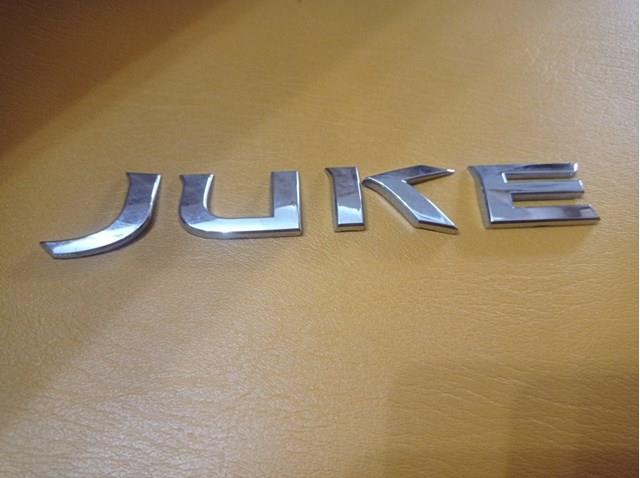 Эмблема крышки багажника (фирменный значок) на Nissan JUKE JPN 