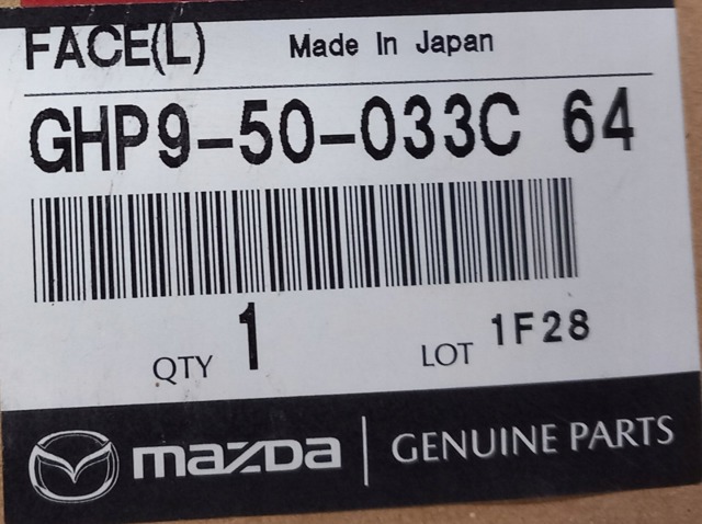 GHP950033C64 Mazda Молдинг решетки радиатора верхний