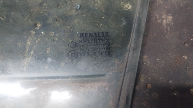 Стекло-форточка двери передней левой на Renault Scenic II 