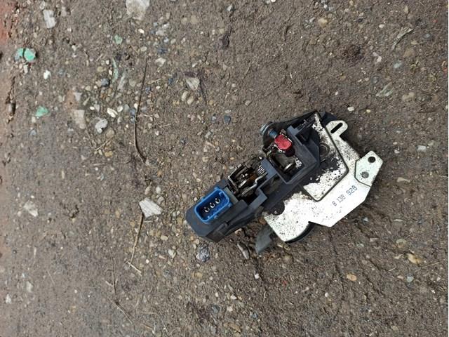 8138928 BMW Замок двери задней правой