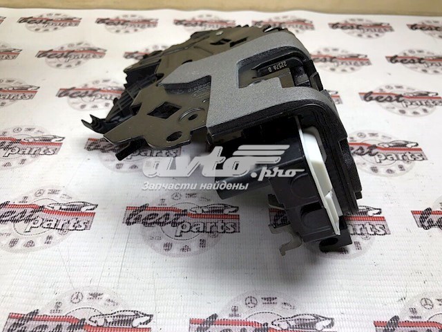 Замок двери задней левой LR078752 Land Rover