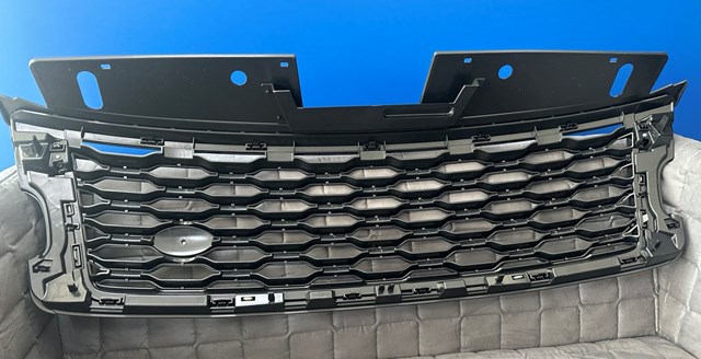 Решетка радиатора LR055881 Land Rover
