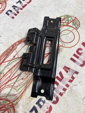 8494257 BMW Кронштейн бампера переднего центральный