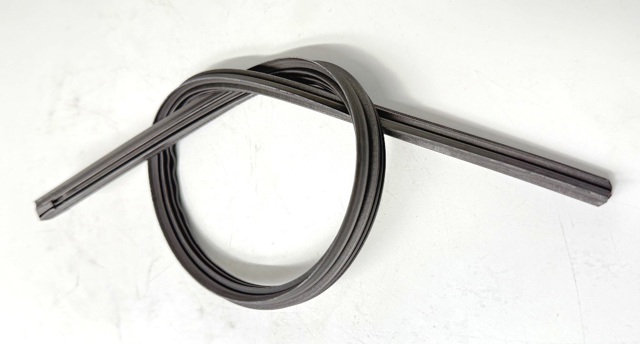 Щетка дворника левая NWB DW60GN