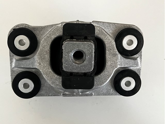Подушка (опора) двигателя правая нижняя LR123915 Land Rover