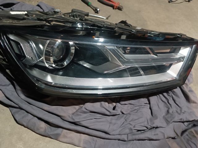 Фара правая VAG 4M0941006B