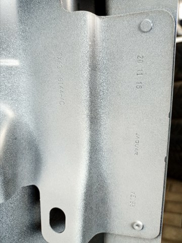Правое крыло Jaguar XR858570