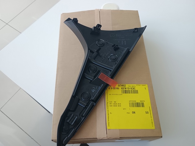 Молдинг стекла багажника (двери 3/5-й задней) KB7W519C0C Mazda