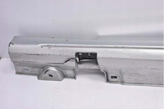 A2056980500 Mercedes Накладка наружняя (молдинг) порога, левый