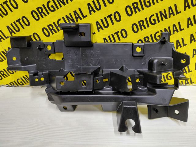 Кронштейн бампера переднего правый GSH750103 Mazda