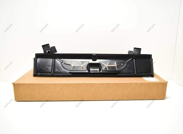 51747421678 BMW Нижний дефлектор радиатора