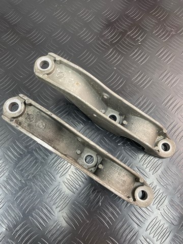 Хомут крепления втулки стабилизатора, переднего BMW 31356861473